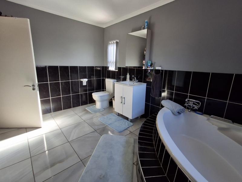 3 Bedroom Property for Sale in Duyker Eiland Western Cape